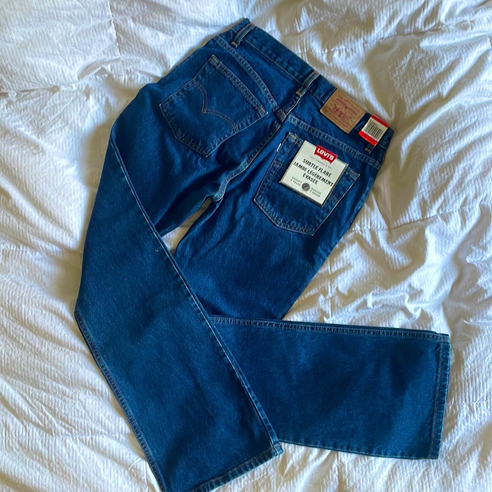 BNWT Levi’s Subtle Flare Blue Jeans Medium Wash